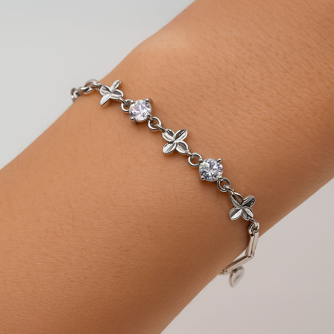 Sterling Silver Bracelets for Women: How to Choose the Perfect Piece