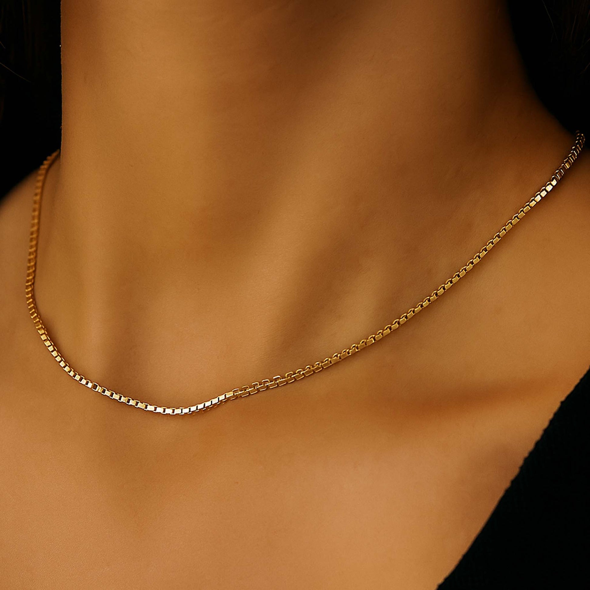 925 Silver chain necklace on a person's neck